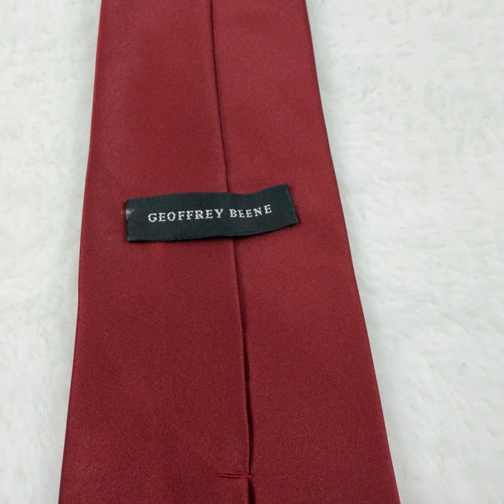 Geoffrey Beene Mens Burgundy Solid Satin Necktie RN 43170 Formal Wear Tie